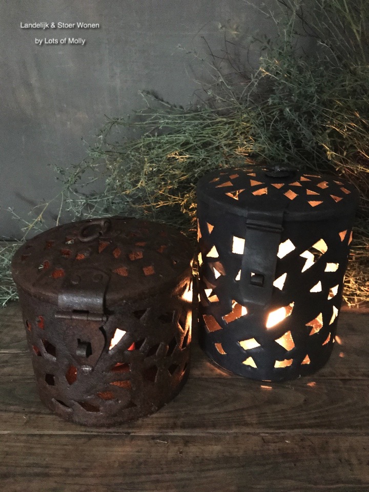 IJzeren pot met deksel voor een kaars