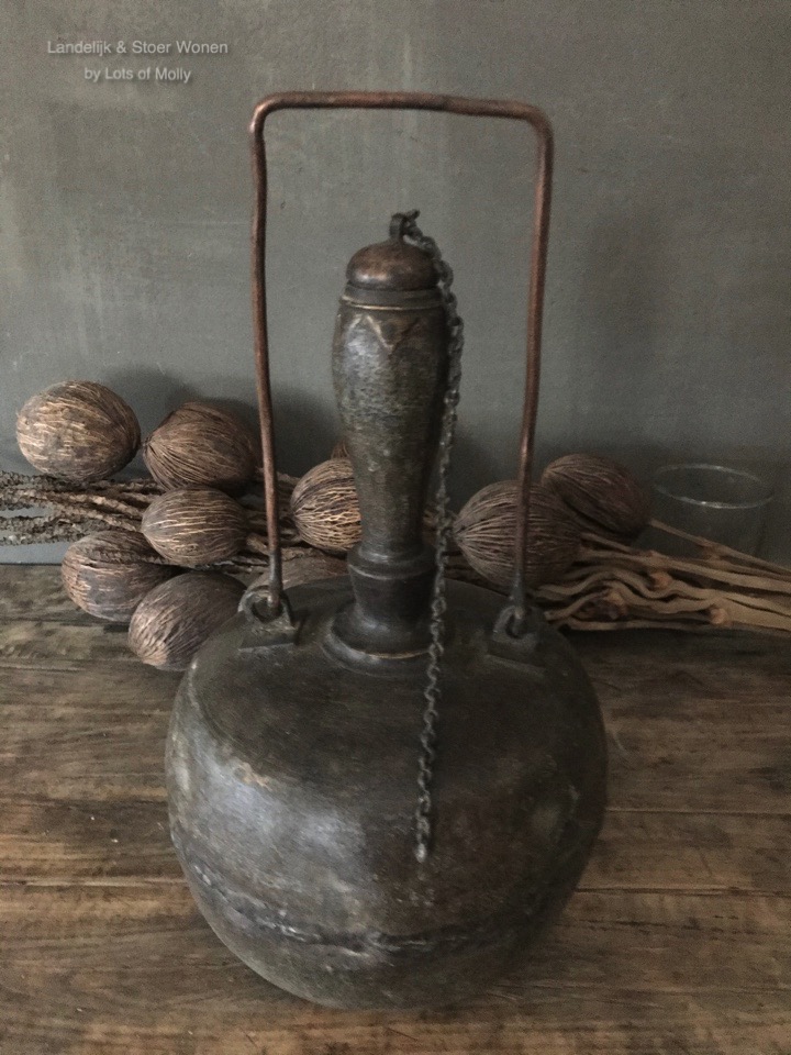 Oude metalen fles