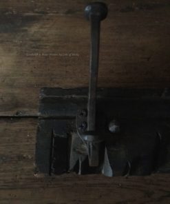 Oud houten kapstokje