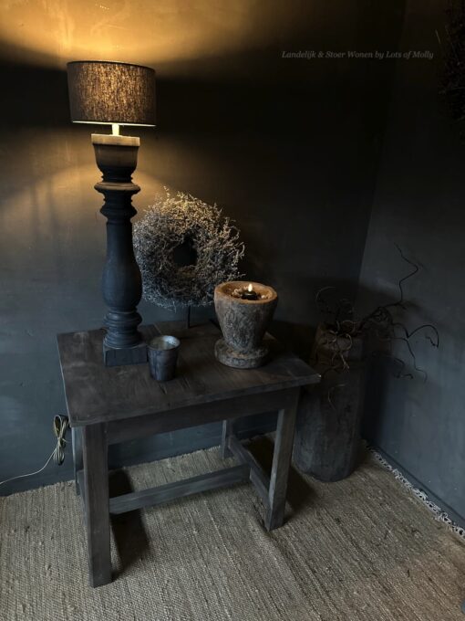 houten balusterlamp van Aura Peeperkorn