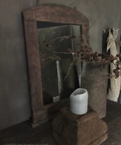 Oud houten spiegel uit de Old Farm collectie van Aura Peeperkorn
