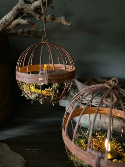 Metalen ornament bal hangend