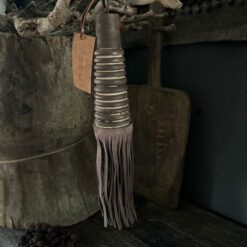 Ornament Natal Aura Peeperkorn lederen franjes ophanglus Landelijk Woonaccessoires Stoer Sober