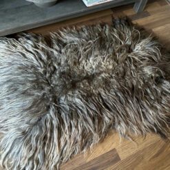 Drents heideschaap gevilte schapenvacht grijs 25 02