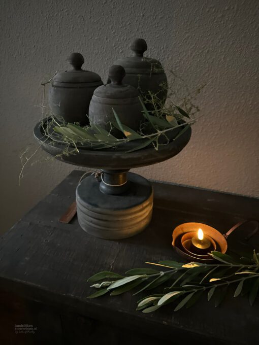 Houten plateau op voet aura peeperkorn 01