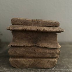 Oud houten poer kandelaar 05