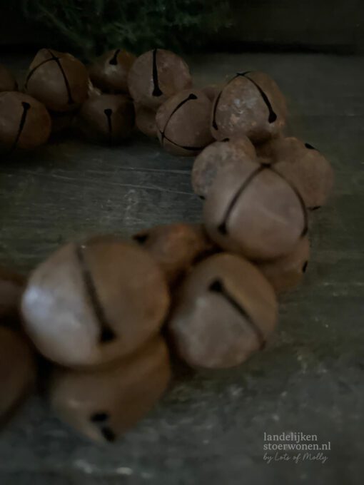 Krans van roestbelletjes 03