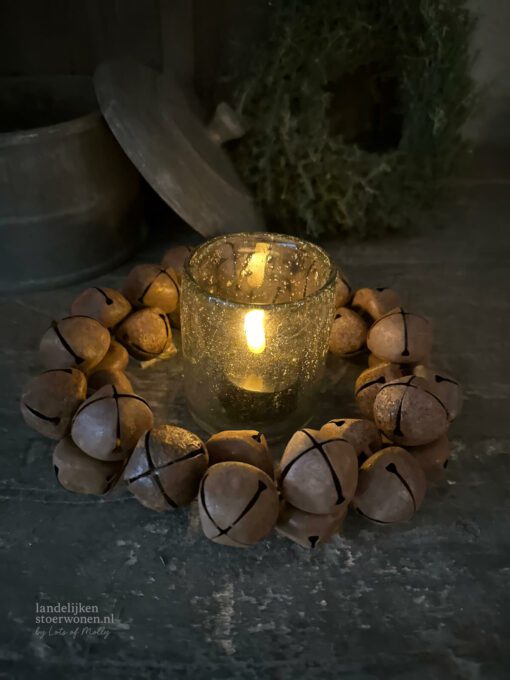 Krans van roestbelletjes 05
