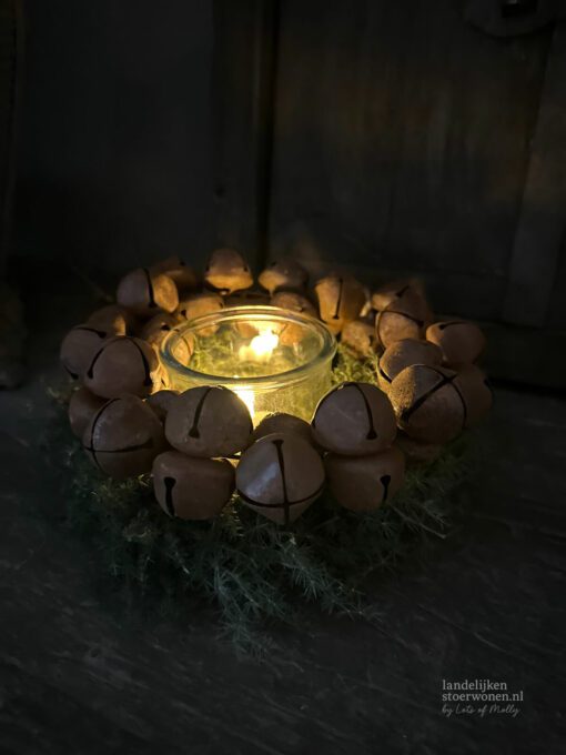 Krans van roestbelletjes 06