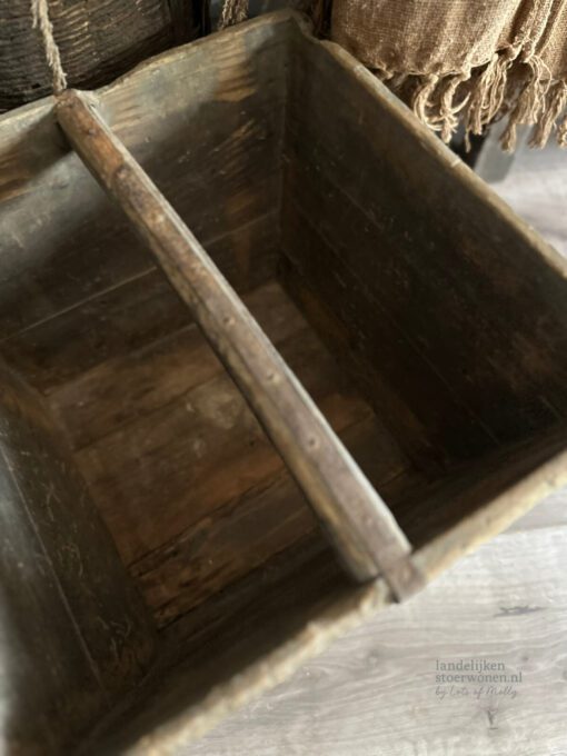 Oude houten rijstbak 04