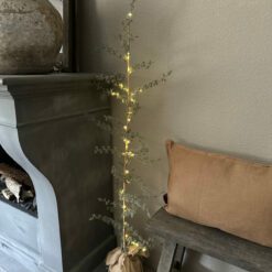 Sobere denneboom met led verlichting 01