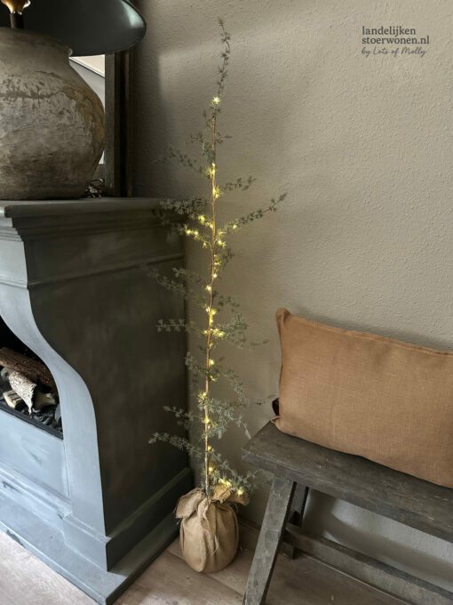 Sobere denneboom met led verlichting 01