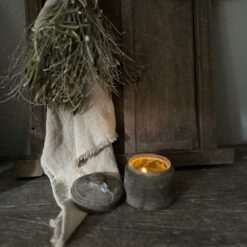 Spiegel in oud houten lijst 01