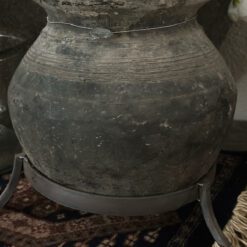 Oude Stenen Kruikje op Statief 11 05 Hoffz