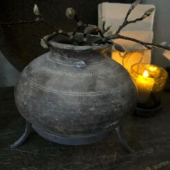 Oude Stenen Kruikje op Statief 14 01 Hoffz
