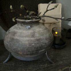 Oude Stenen Kruikje op Statief 14 02 Hoffz