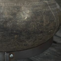 Oude Stenen Kruikje op Statief 14 03 Hoffz