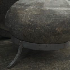 Oude Stenen Kruikje op Statief 14 04 Hoffz