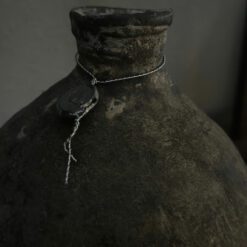 Oude Stenen Kruikje op Statief Hoffz