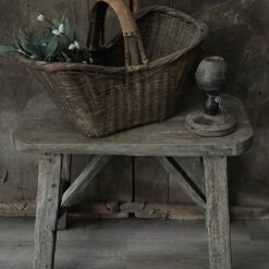 Antieke rieten plukmand hengsel