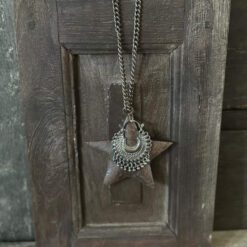 Oud Houten Luik met ketting 1