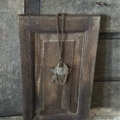Oud Houten Luik met ketting 2