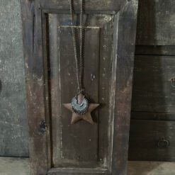 Oud Houten Luik met ketting 3