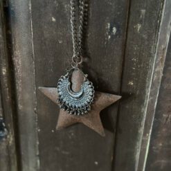 Oud Houten Luik met ketting 3