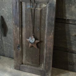 Oud Houten Luik met ketting 3