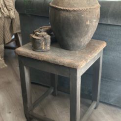 Antieke Houten Tafeltje Aura Peeperkorn