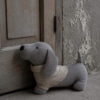 Deurstopper Teckel trui taupe